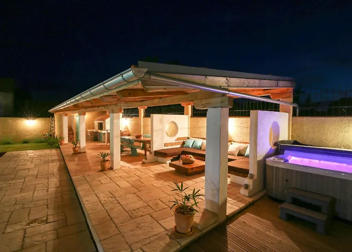 Cozy In Gornje Rastane With Sauna بيت للعطل