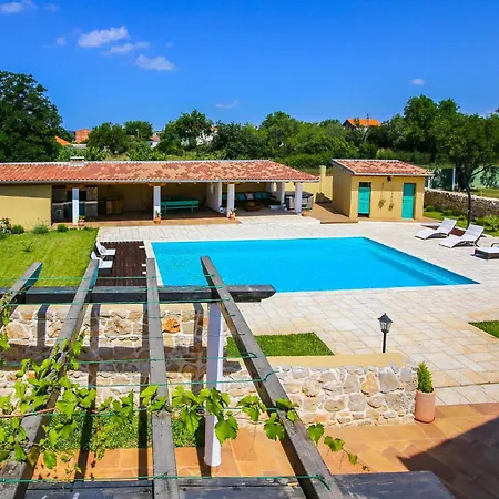 Сasa de vacaciones Cozy In Gornje Rastane With Sauna Brkic